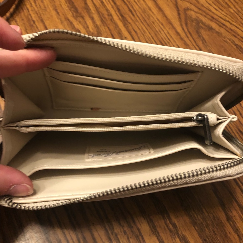 Universal thread zip around wallet